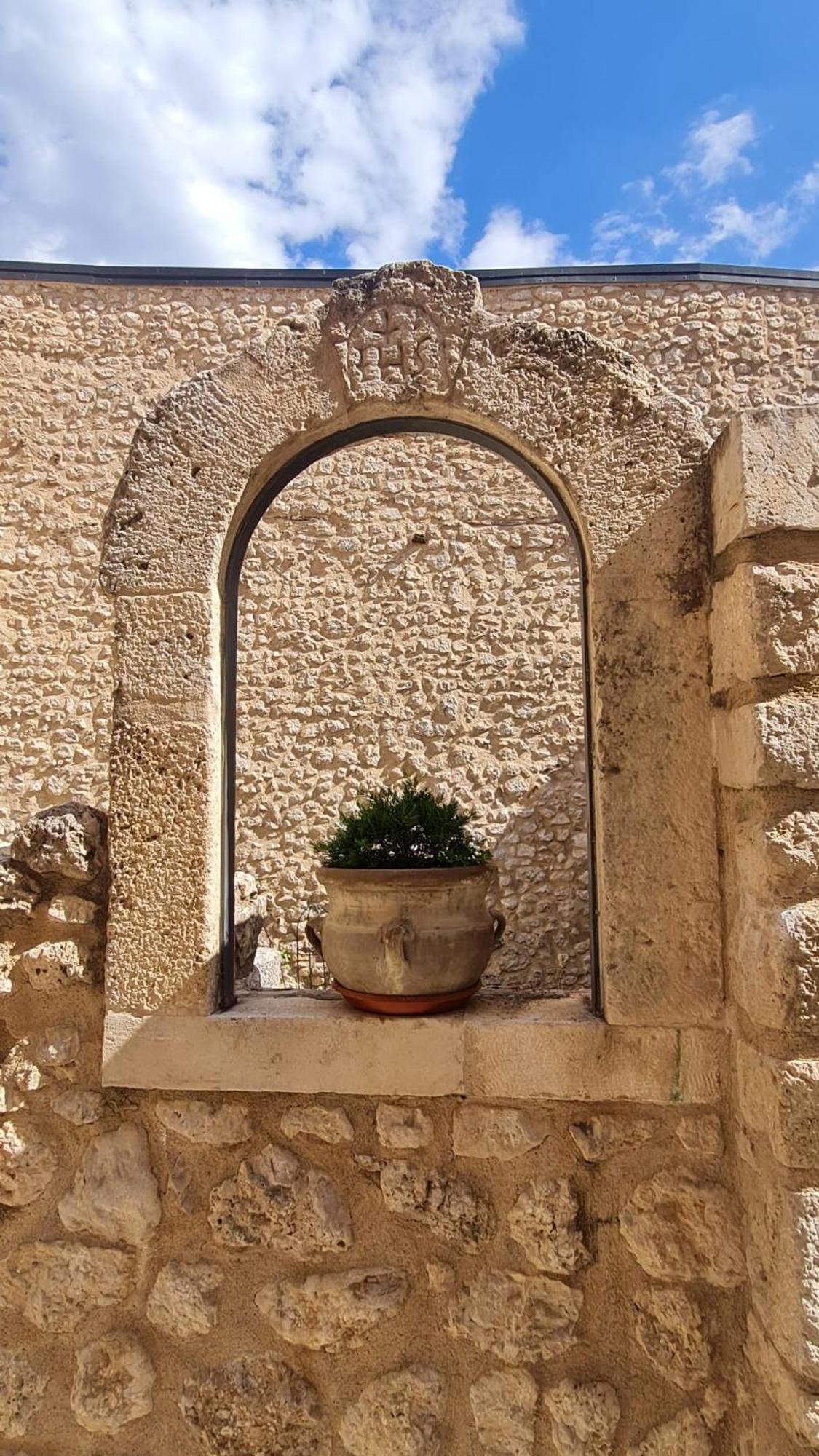 Palazzo Pirro Dimora Storica Acomodação com café da manhã Acciano Exterior foto